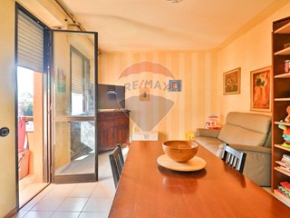 Trilocale in Vendita a Sant'Ilario d'Enza, 124'000€, 94 m²