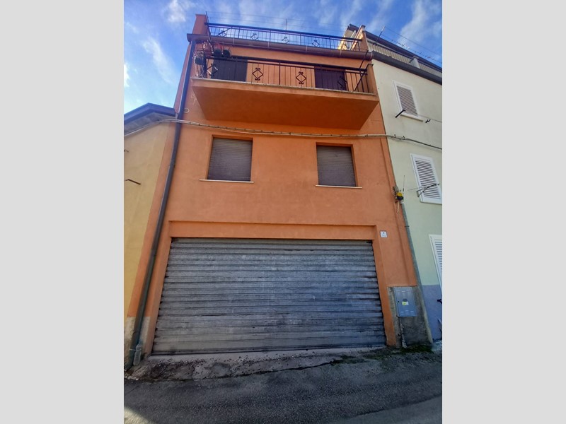 Casa Indipendente in Vendita a Ozieri, 60'000€, 160 m²
