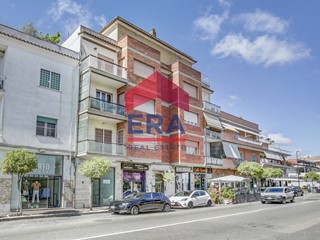 Trilocale in Vendita a Pomezia, 139'000€, 93 m²