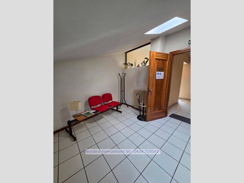Ufficio in Affitto a Gaiarine, 600€, 88 m²