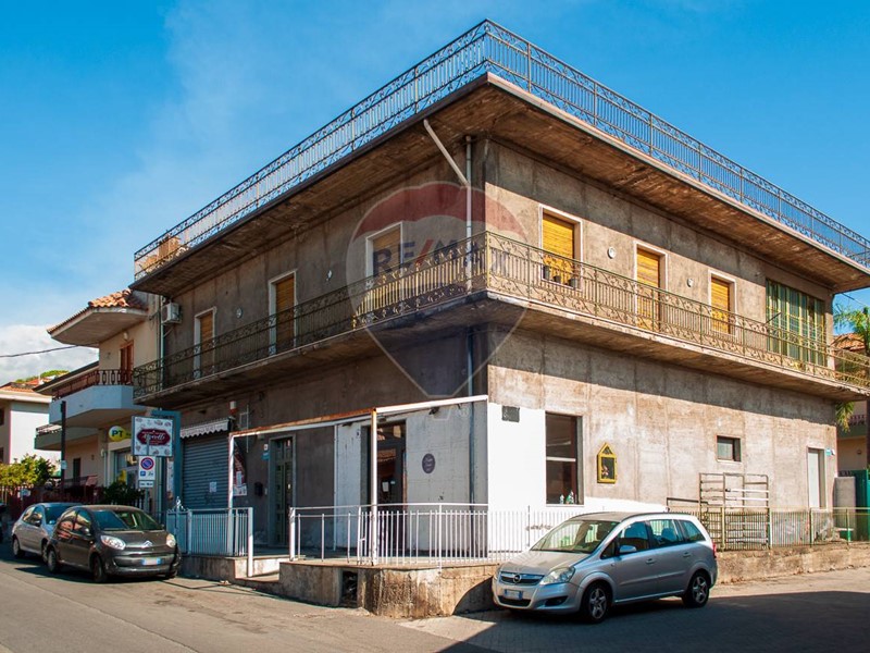 Casa Indipendente in Vendita a Acireale, 158'000€, 240 m²
