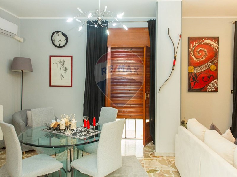 Appartamento in Vendita a Catania, 89'000&euro;, 135 m²