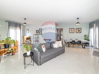 Appartamento in Vendita a Valverde, 157'000€, 144 m²