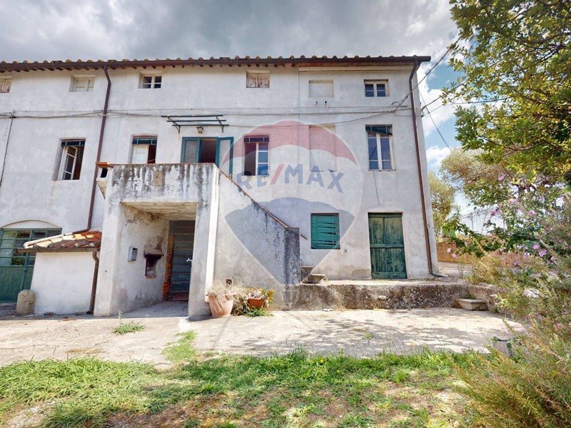 Casa Semi Indipendente in Vendita a Capannori, 125'000€, 177 m²