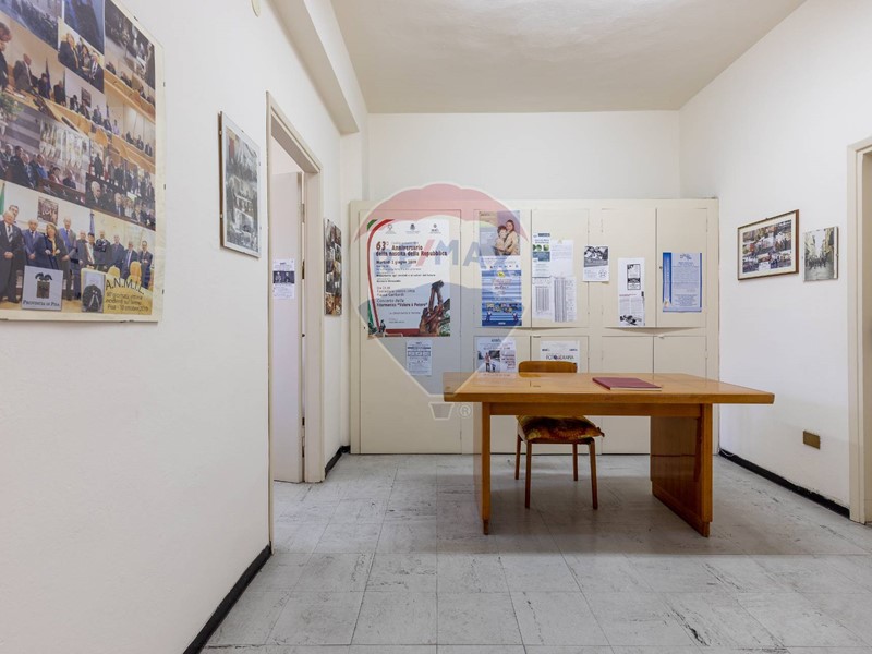 Ufficio in Vendita a Pontedera, 65'000€, 133 m²