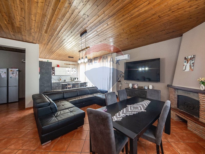 Appartamento in Vendita a Catania, 173'000&euro;, 185 m²