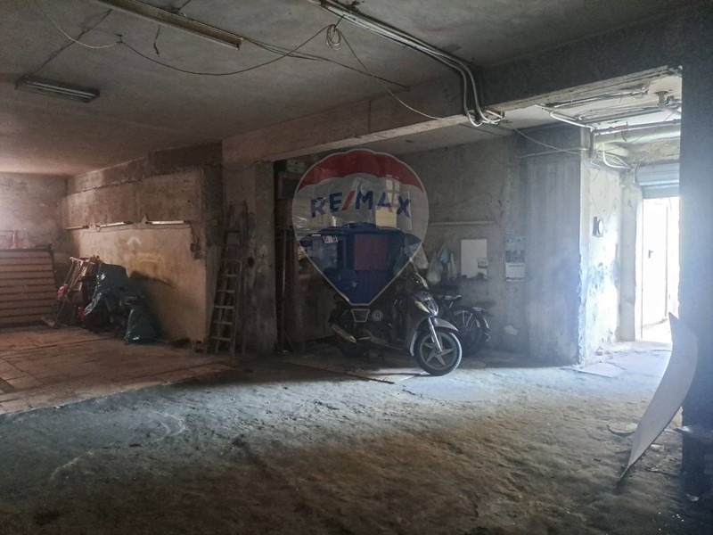 Box in Vendita a Siracusa, 30'000&euro;, 83 m²