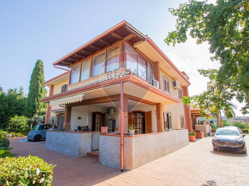 Villa in Vendita a Siracusa, 438'000&euro;, 700 m²