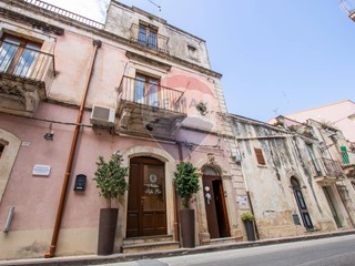 Appartamento in Vendita a Sortino, 140'000€, 211 m²