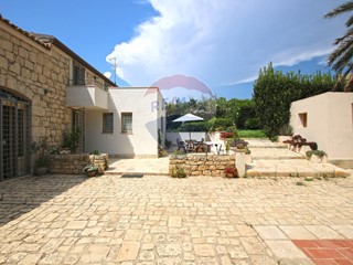 Villa in Vendita a Scicli, 800'000€, 250 m²