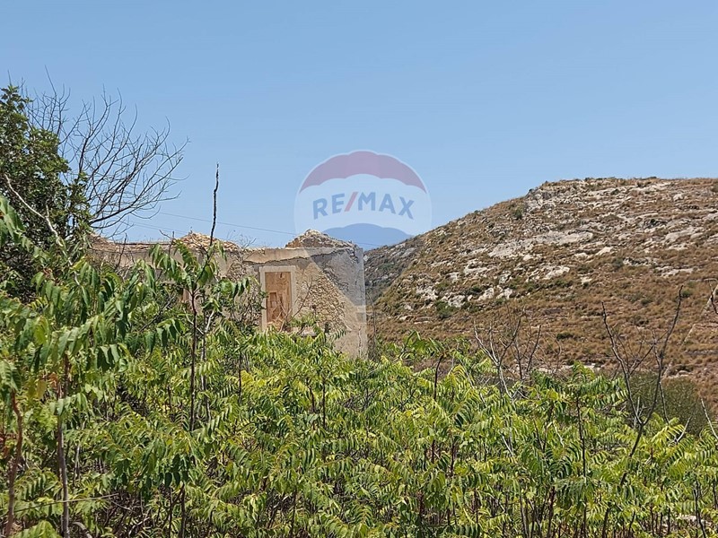 Terreno agricolo in Vendita a Noto, 240'000€, 70000 m²
