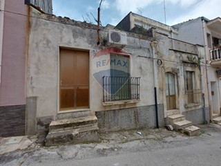 Casa Indipendente in Vendita a Ferla, 15'000€, 57 m²