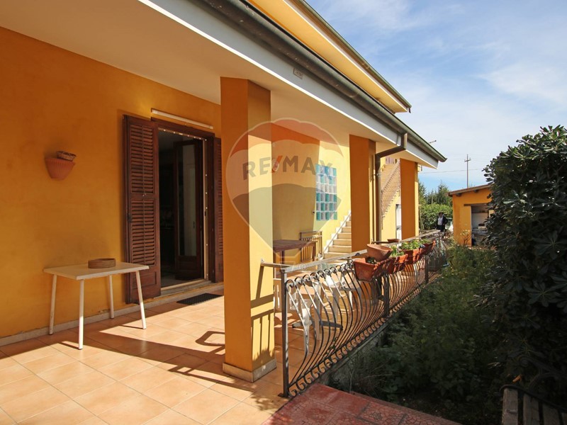 Villa in Vendita a Siracusa, 200'000&euro;, 160 m²