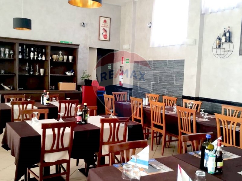 Attività commerciale in Vendita a Corbetta, 155'000€, 160 m²