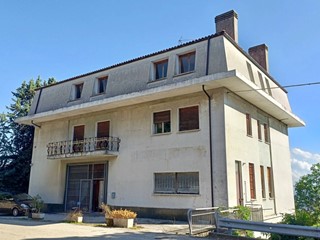 Appartamento in Vendita a Albugnano, 250'000€, 547 m², con Box