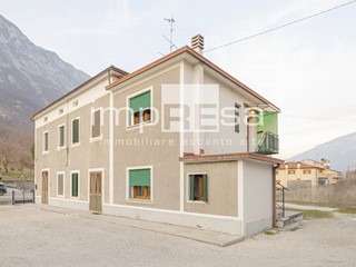 Casa Indipendente in Vendita a Vittorio Veneto, 137'000€, 350 m²