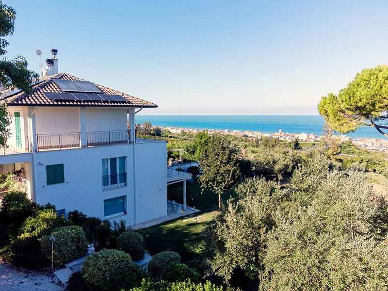 Villa in Vendita a Potenza Picena, 980'000&euro;, 330 m²