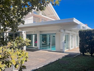 Casa Indipendente in Vendita a Salgareda, 850'000€, 243 m², arredato