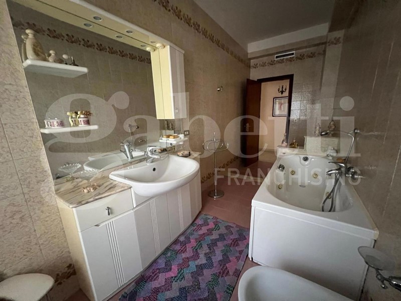 Appartamento in Vendita a Siracusa, 175'000€, 205 m²