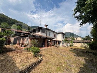 Villa in Vendita a Gussago, 355'000€, 324 m²