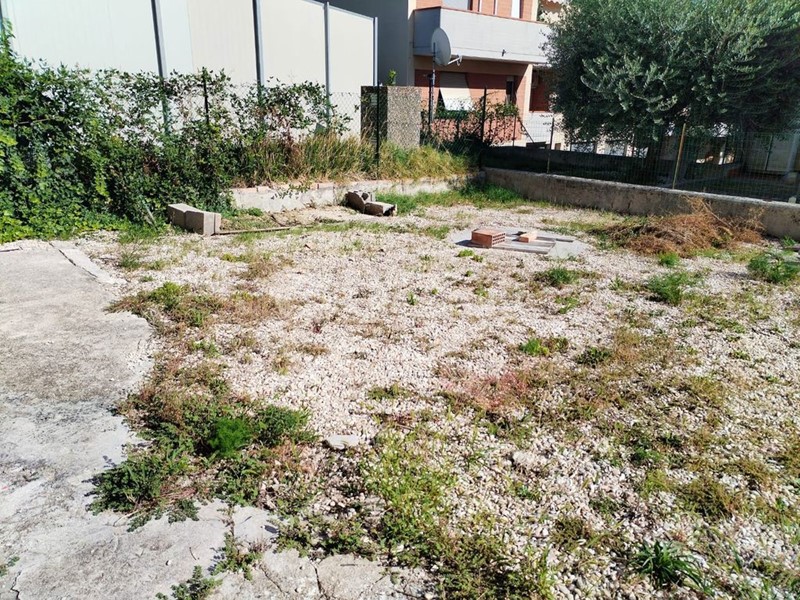 Quadrilocale in Vendita a Maiolati Spontini, 85'000&euro;, 75 m², con Box