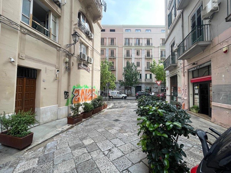 Negozio in Vendita a Palermo, 185'000€, 200 m²