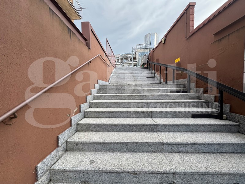 Ufficio in Vendita a Albino, 119'900€, 105 m²