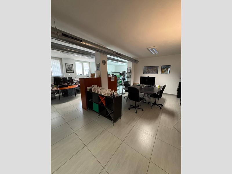 Ufficio in Vendita a Novate Milanese, 98'000€, 100 m²