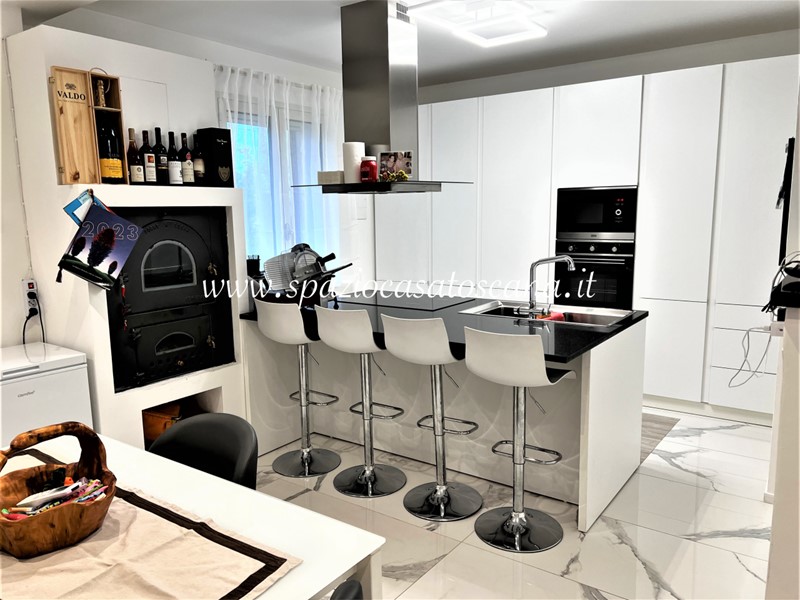 Casa Indipendente in Vendita a Vaiano, 460'000€, 240 m²