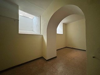 Immobile commerciale in Affitto a Sarzana, 550&euro;, 120 m²