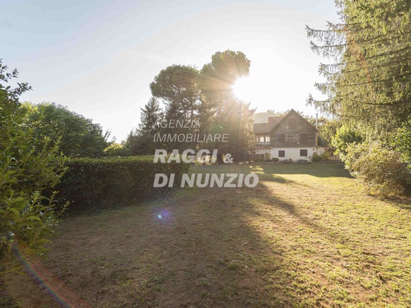 Villa in Vendita a Rocca Priora, 365'000€, 270 m²