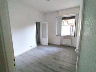 Trilocale in Vendita a Savona, zona VILLAPIANA, 120'000€, 70 m²