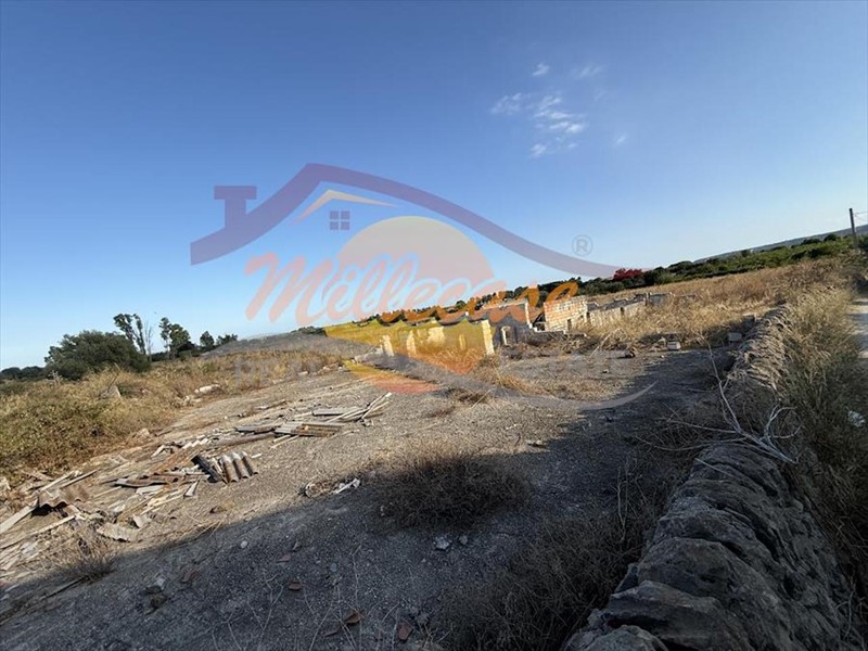 Terreno agricolo in Vendita a Siracusa, zona Tivoli, 68'000€, 27000 m²