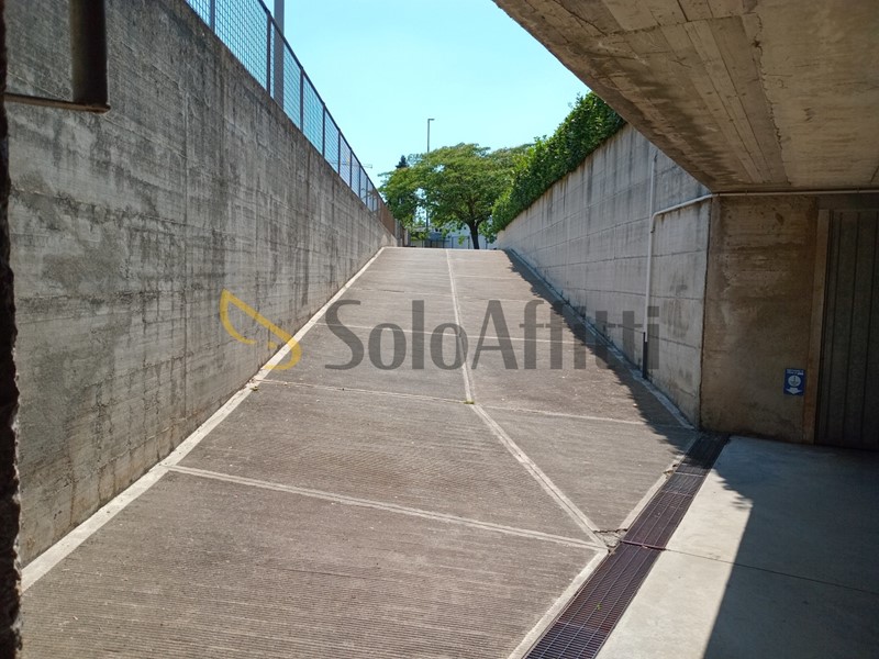 Magazzino in Affitto a Nova Milanese, 200&euro;, 25 m²