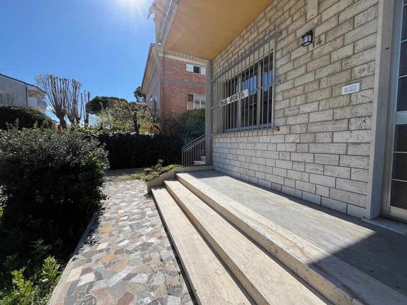 Quadrilocale in Affitto a Riccione, 1'200€, 85 m², arredato