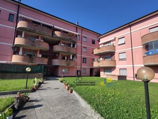 Appartamento in Vendita a Parma, 240'000€, 140 m², con Box