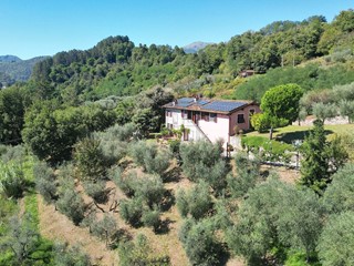Casale in Vendita a Borgo a Mozzano, 590'000&euro;, 290 m², con Box