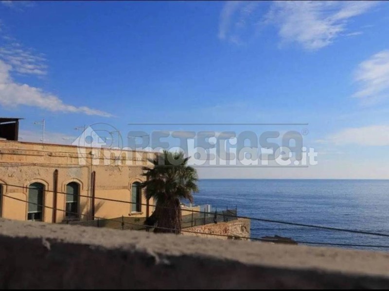 Casa Indipendente in Vendita a Siracusa, 250'000&euro;, 140 m²