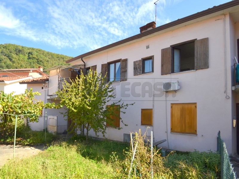 Appartamento in Vendita a Valdagno, zona Novale, 49'000€, 118 m²