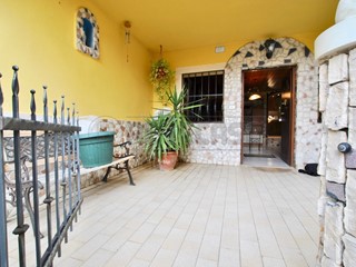 Casa Semi Indipendente in Vendita a Brogliano, 65'000&euro;, 136 m², arredato