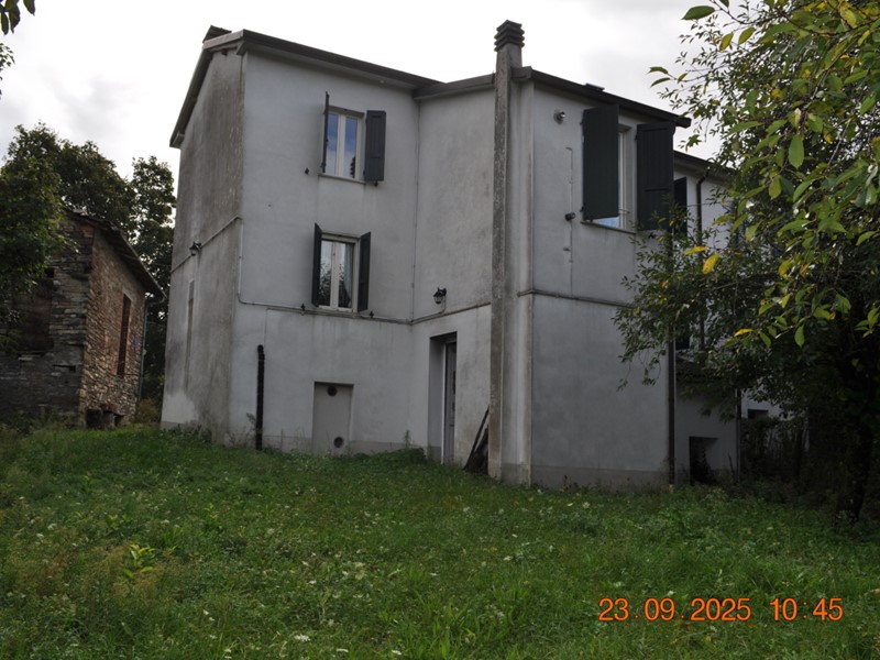 Casa Indipendente in Vendita a Varsi, 110'000€, 175 m²