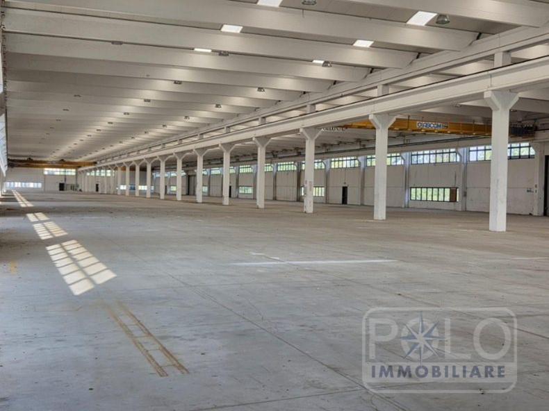 Capannone in Vendita a Crevalcore, 2'948'000€, 9660 m²