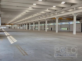 Capannone in Vendita a Crevalcore, 2'948'000€, 9660 m²