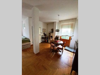 Appartamento in Vendita a Siena, 480'000€, 136 m², arredato, con Box