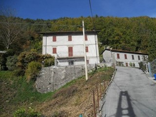 Casa di corte in Vendita a Minucciano, zona Gorfigliano, 190'000€, 240 m², arredato, con Box