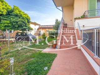 Quadrilocale in Vendita a Santa Croce sull'Arno, 195'000€, 104 m², con Box