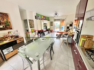 Trilocale in Vendita a Massa, zona Marina di Massa, 210'000€, 70 m²