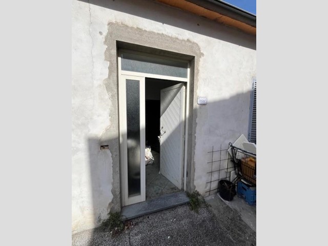 Trilocale in Vendita a Massarosa, zona Stiava, 58'515€, 155 m²