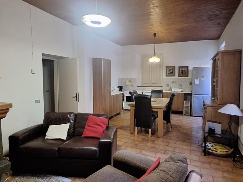 Appartamento in Vendita a Pescaglia, zona Convalle, 55'000€, 170 m², arredato