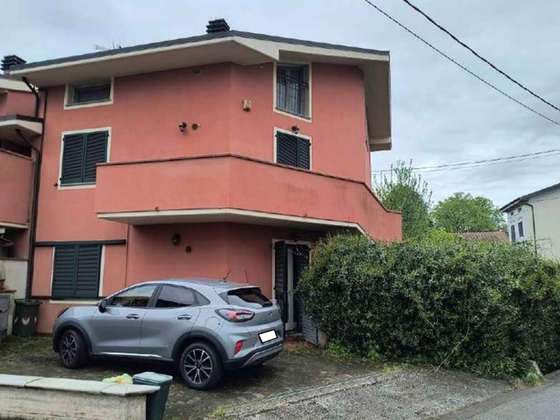 Quadrilocale in Vendita a Lucca, 87'750€, 71 m²